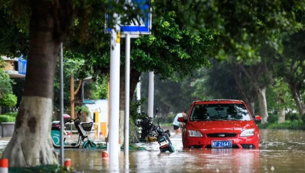 Cientos de miles de evacuados en China por las lluvias más intensas en décadas