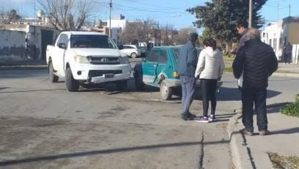 Un Fiat 147 y una camioneta chocaron en Hilario Lagos y Dorrego