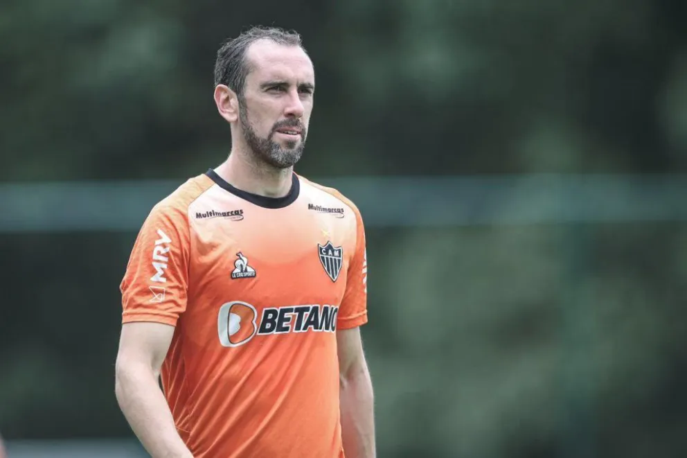 Con Bizarrap como protagonista, Vélez anunció la llegada de Diego Godín