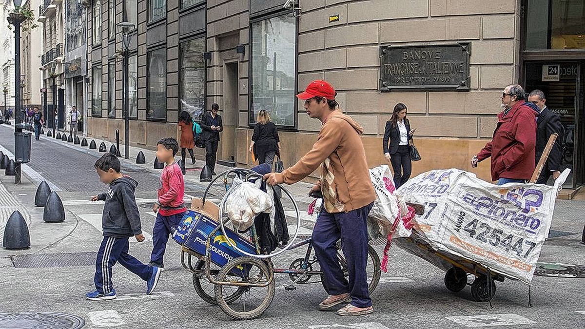 La pobreza aumentó y afecta al 39,2% de la población, según el INDEC