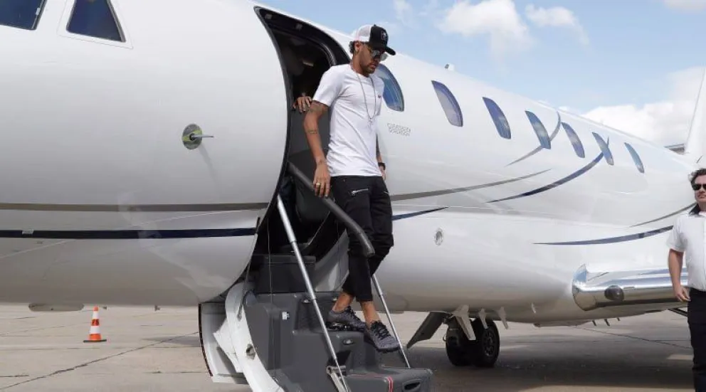 Aterrizaje de emergencia: el susto de Neymar en las alturas con su avión