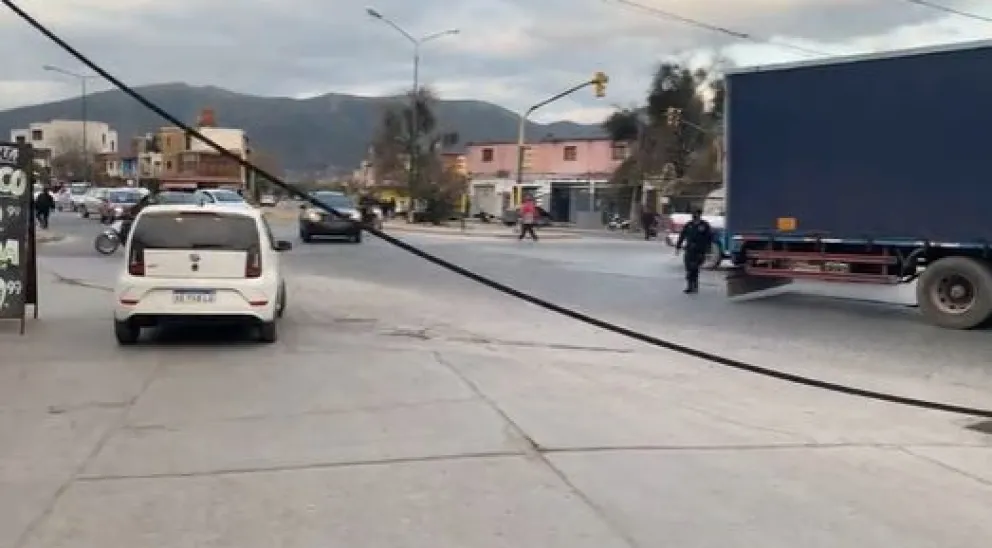 De terror: mirá el siniestro vial que provocó un camión