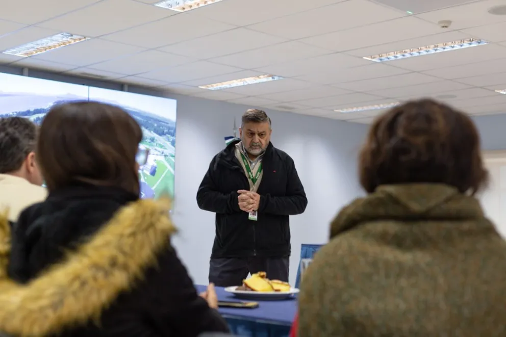 En INVAP ven que hay personas que “empiezan a emigrar sin salir del país”