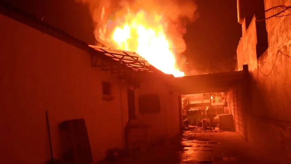 Prendió una vela en memoria de su hija fallecida y ocasionó un incendio en su casa
