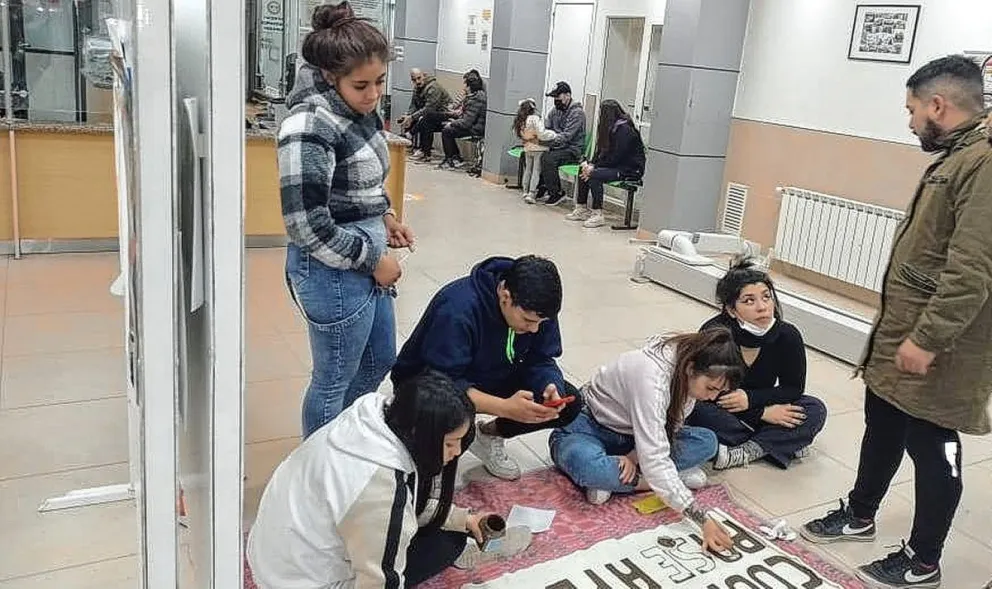 Trabajadores de limpieza del Hospital Regional: “Pedimos el pase a planta porque por cooperativa no podemos seguir”