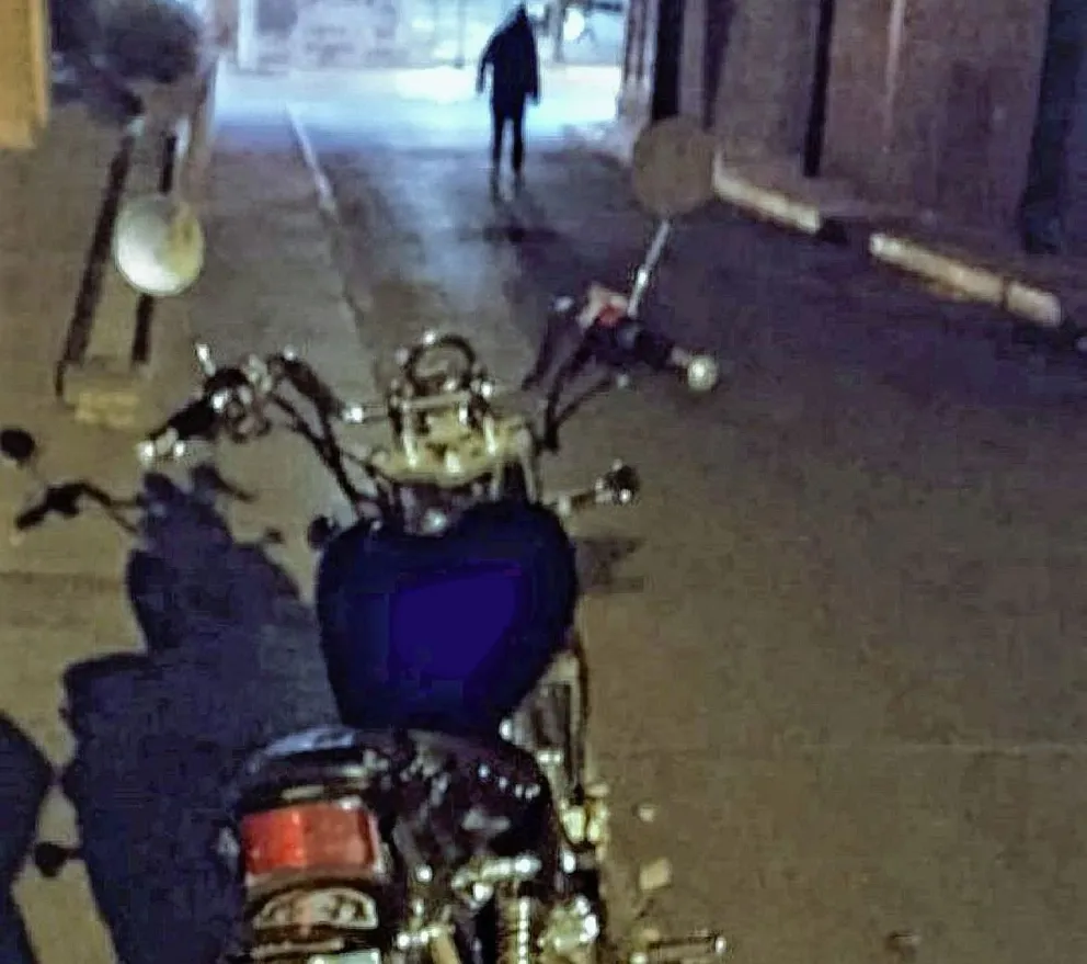 Quisieron sacarle la moto a joven afuera de céntrica bailanta, se resistió y lo acuchillaron