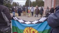 Izaron la bandera Mapuche en la Universidad del Comahue como parte de una celebración
