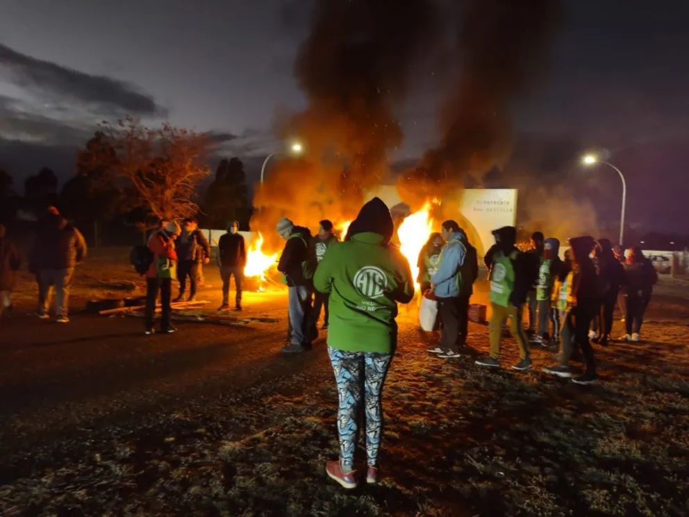 ATE bloquea los aeropuertos de la provincia
