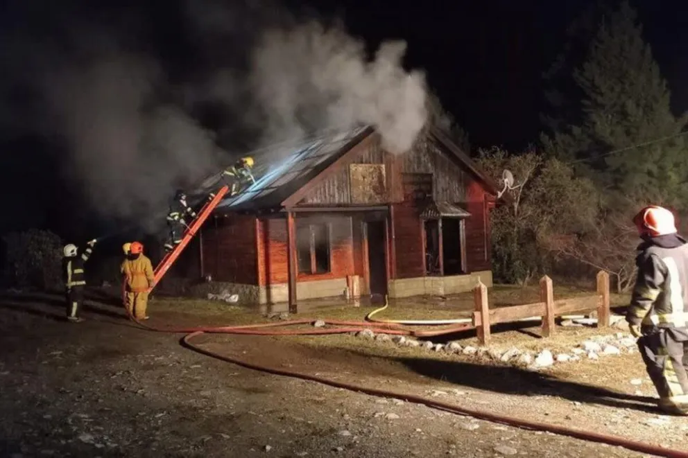 Piden la intervención de las fuerzas federales tras el ataque incendiario atribuido a la RAM
