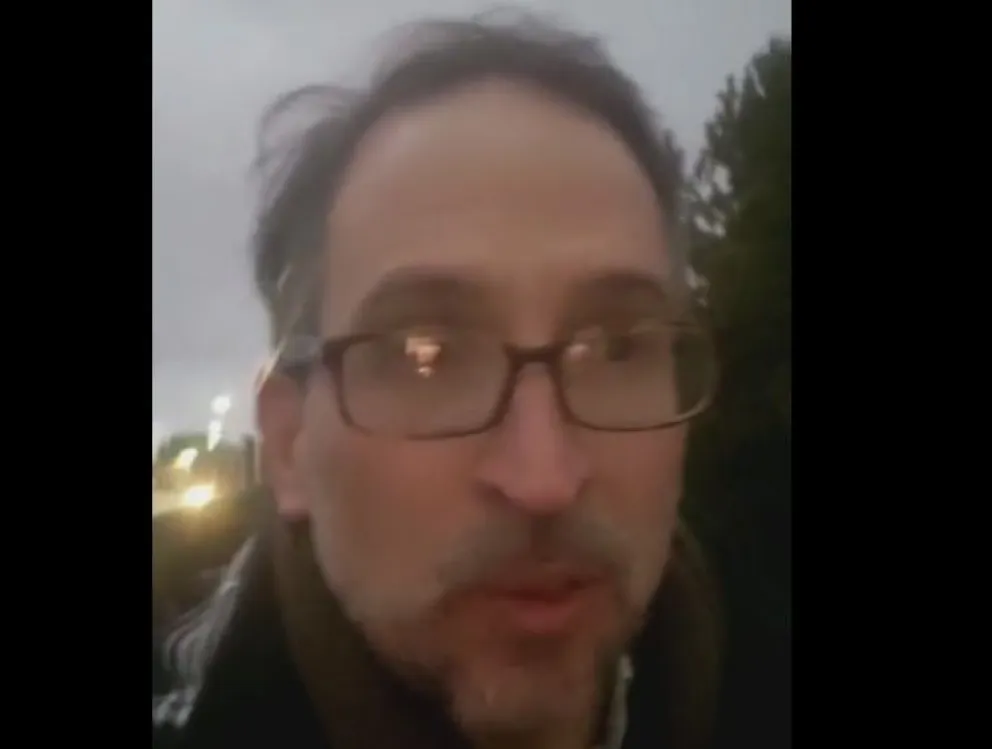 Agustín Domingo llegó al aeropuerto caminando debido al corte de ruta de ATE