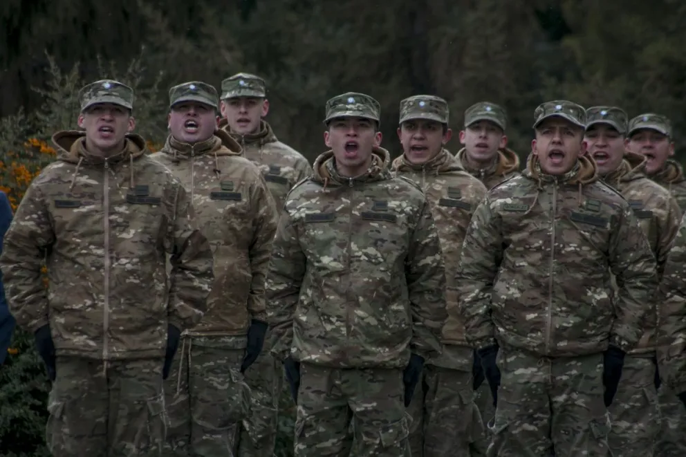 Soldados del Ejército Argentino y de la Fuerza Aérea juraron lealtad a nuestra bandera