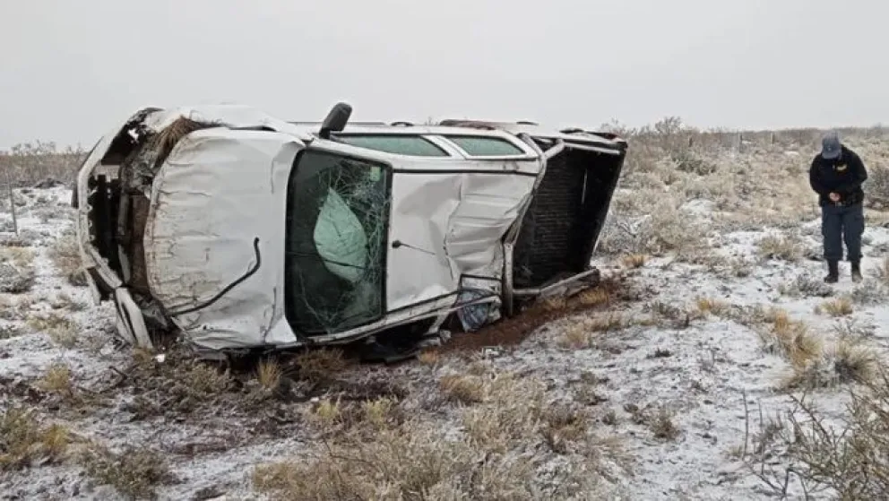 Tres vuelcos en poco más de 24 horas a causa de la nieve en la Ruta 237