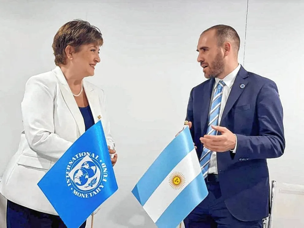 Argentina pagó al FMI con reservas, que bajaron a cerca de US$ 38.000 millones