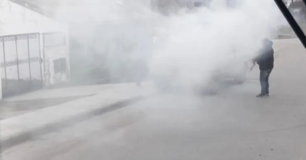 Susto por principio de incendio de una camioneta