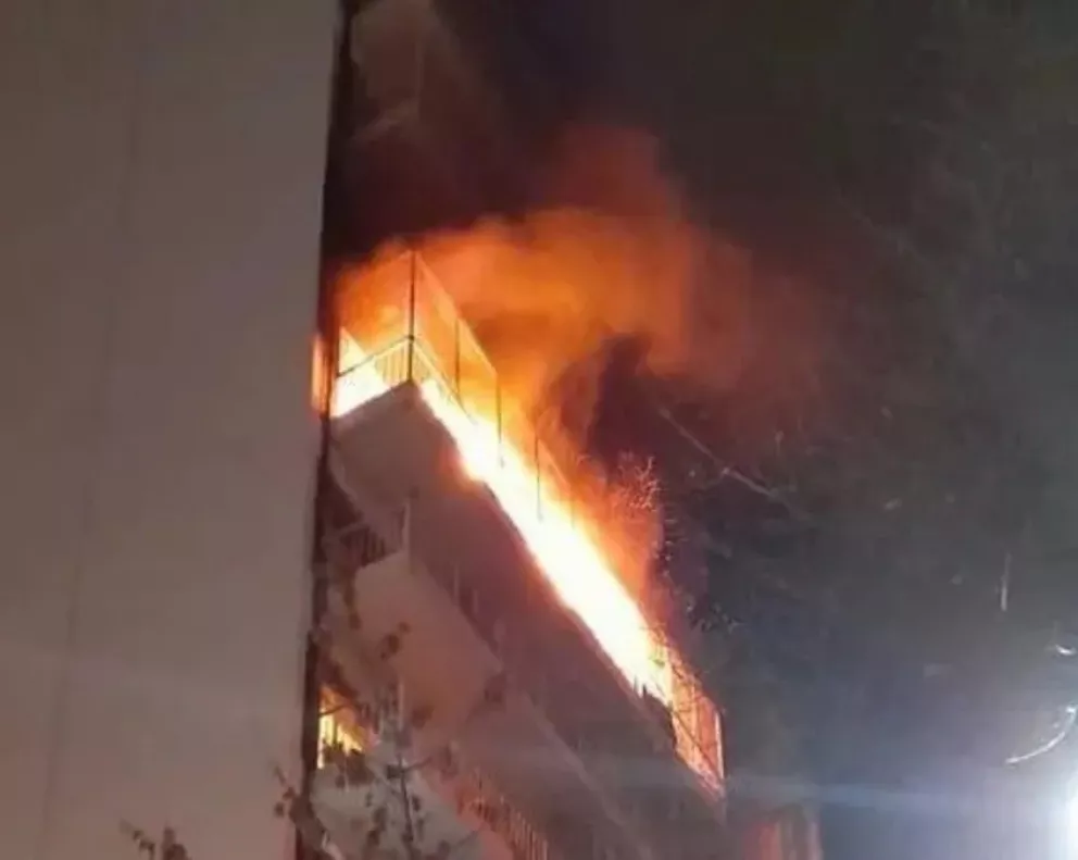 Incendio trágico en un edificio de Recoleta: murieron 3 chicos y dos mujeres