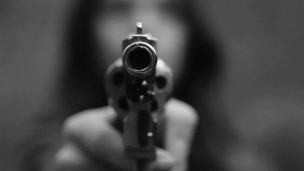Terrible: un alumno llevó una réplica de un arma a la escuela y causó pánico