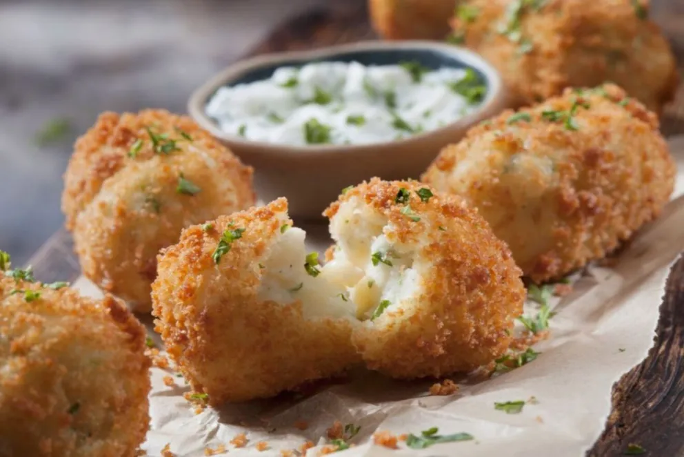 Para guarnición o snack: Buñuelos de coliflor con queso parmesano