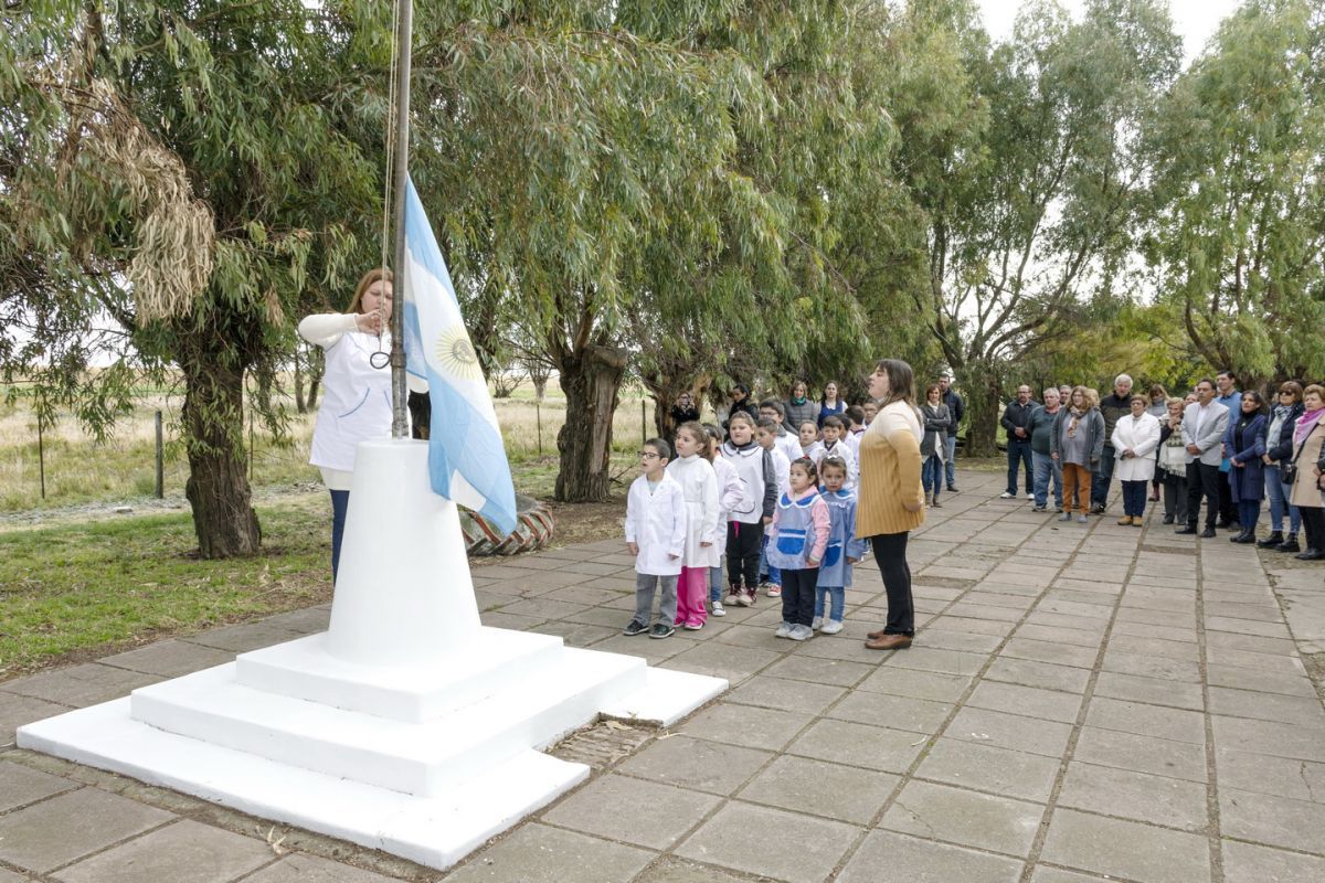 Emotivo acto por los cien años que cumplió la Escuela N° 14 de El Divisorio