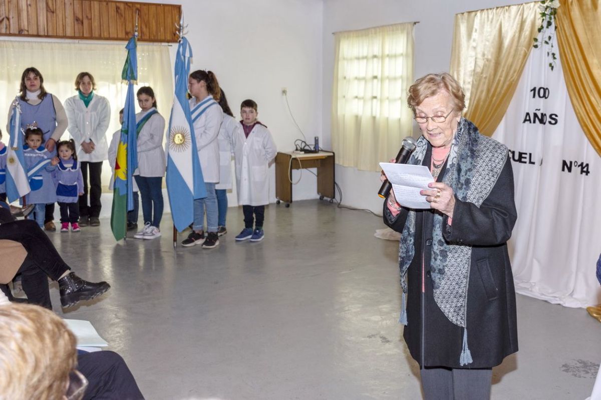 Emotivo acto por los cien años que cumplió la Escuela N° 14 de El Divisorio