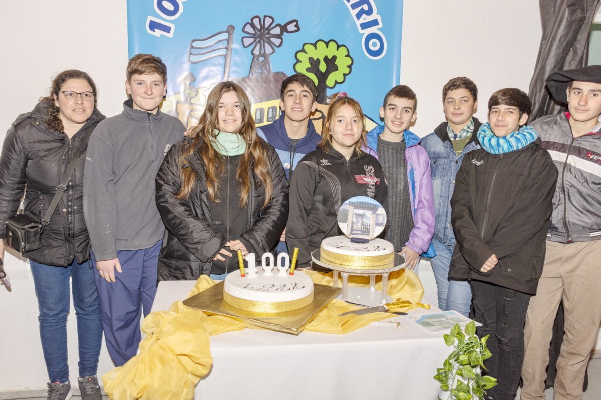 Emotivo acto por los cien años que cumplió la Escuela N° 14 de El Divisorio
