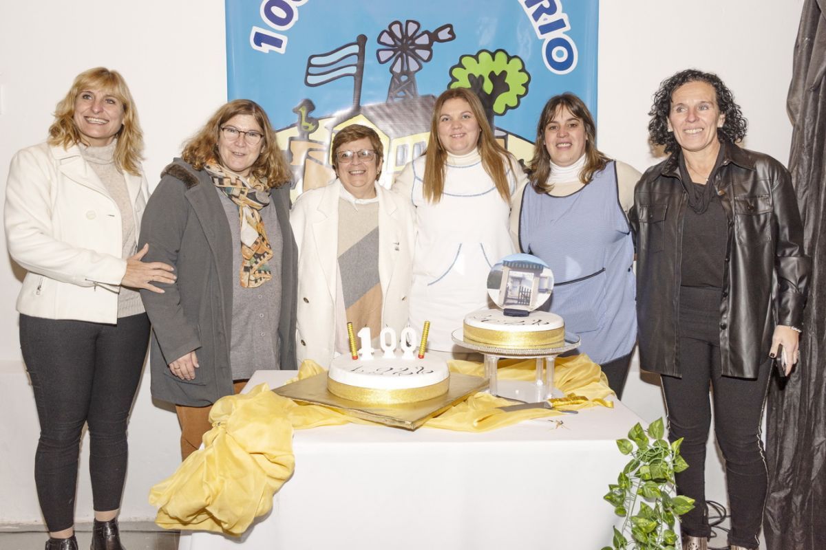 Emotivo acto por los cien años que cumplió la Escuela N° 14 de El Divisorio