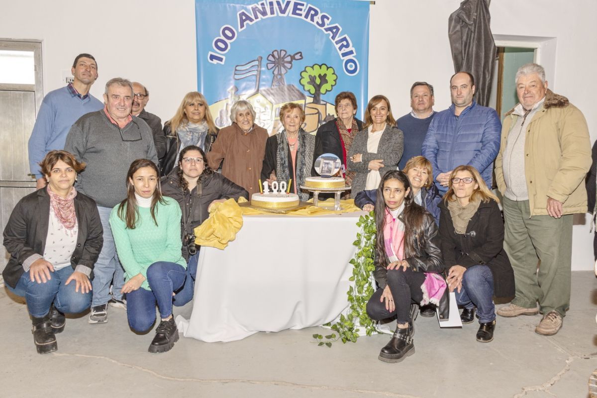 Emotivo acto por los cien años que cumplió la Escuela N° 14 de El Divisorio