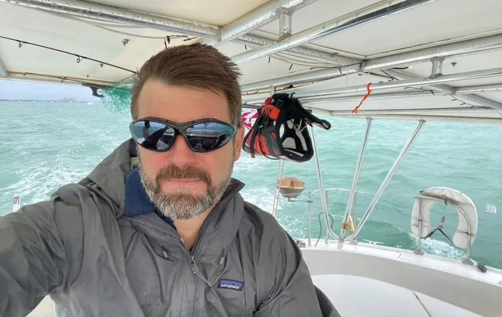 Es bombero en Melipal y hoy se aventura a recorrer el mundo en velero