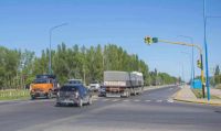 Una acción de desalojo ordena al municipio de Roca retirar los semáforos de Ruta 22 