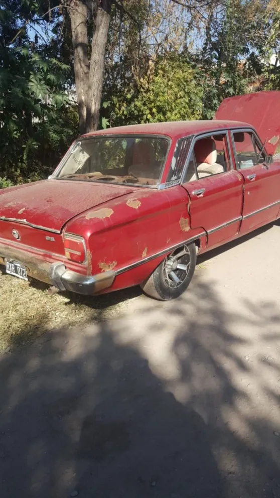 Ford Falcon rojo