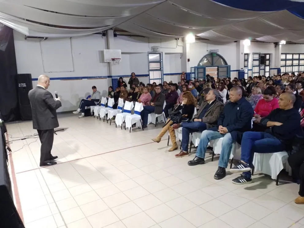 Con un salón colmado, se desarrolló la Jornada de Suicidología en el gremio APEL 