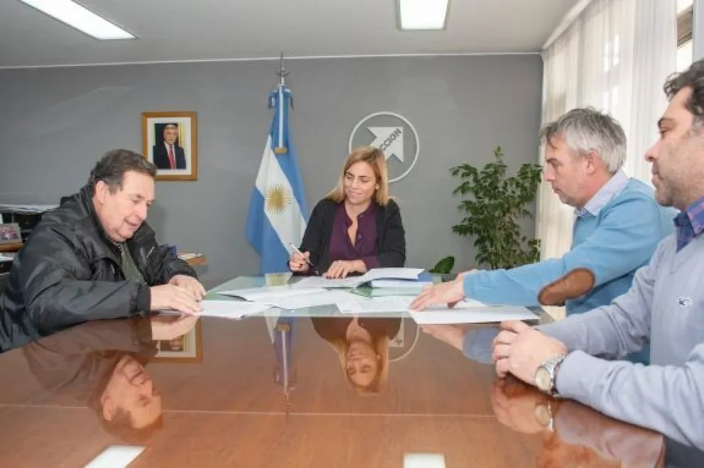 Un emprendimiento local que sostiene a 14 familias consiguió la tenencia de su empresa