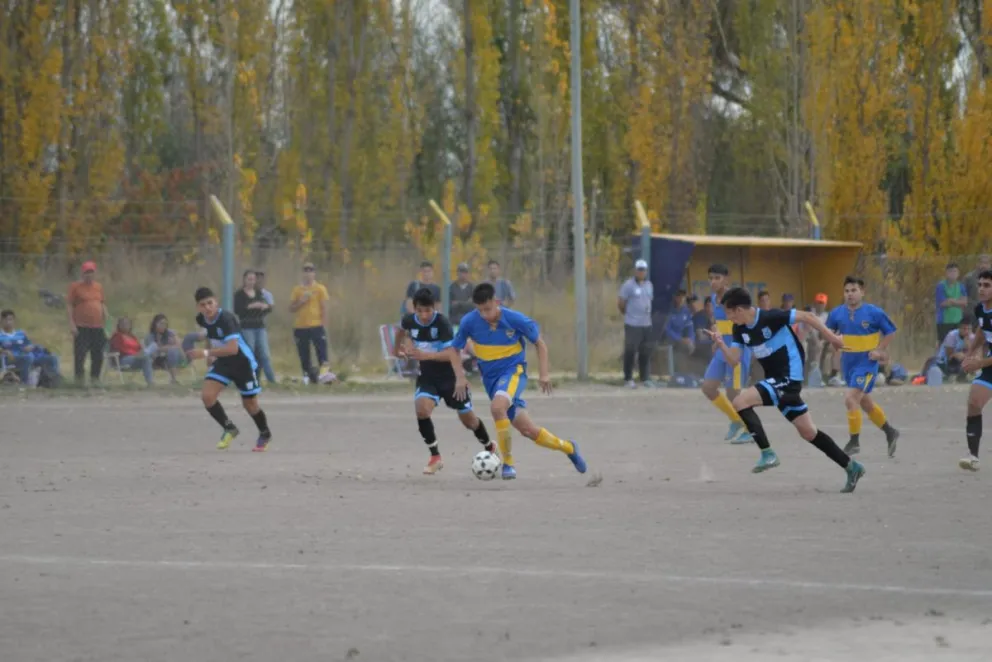 Muchos goles en la sexta fecha y Villalonga sigue en la cima