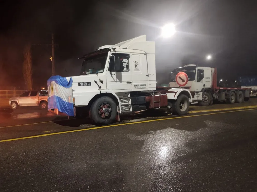 Los camiones ya están en las rutas y aseguran que no habrá cortes
