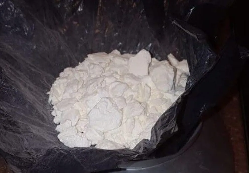 Secuestran más de 100 dosis de cocaína y marihuana 