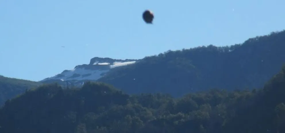 Avistaje de ovnis y una "pista de aterrizaje" en el triángulo de los cerros Tres Picos, Piltriquitrón y Pirque