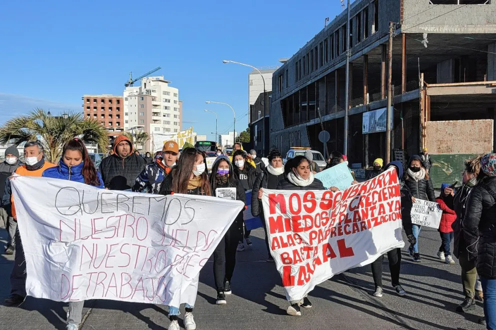 Trabajadores de la Cooperativa Alvear se movilizaron y pidieron la intervención del Municipio y el Concejo por el conflicto