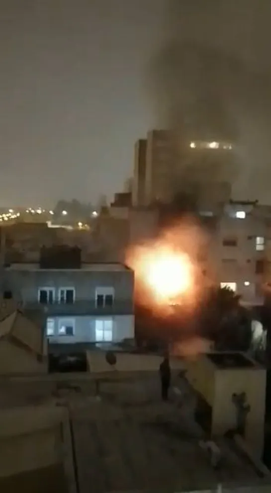Tremendo susto: durante la madrugada, las llamas obligaron a evacuar un edificio