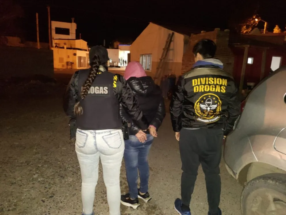 La Policía del Chubut secuestró cocaína, marihuana, armas y dinero en operativos realizados en Comodoro, Sarmiento y Esquel