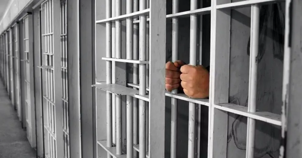Un preso rionegrino limó los barrotes de su celda y se dio a la fuga