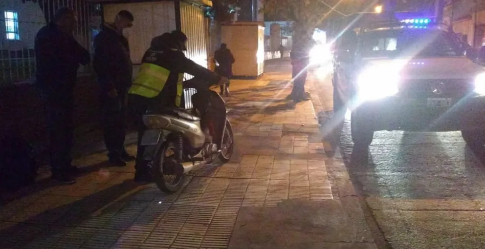 Accidente desde temprano: cruzaba la calle para ir al Hospital y lo chocaron