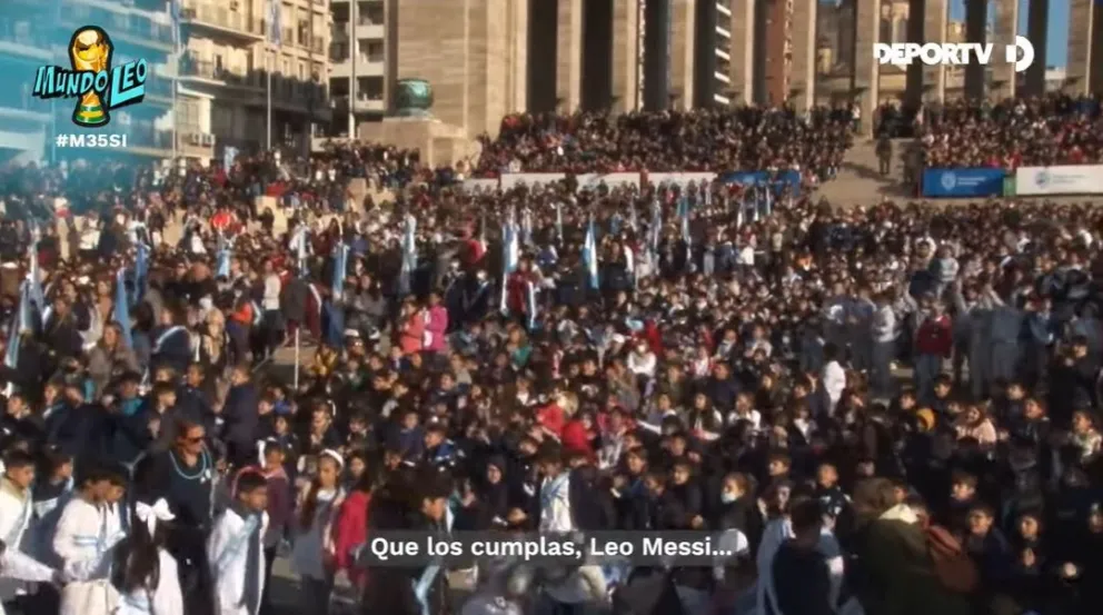 Unos 5 mil chicos se reunieron en el Monumento a la Bandera para cantarle el feliz cumpleaños a Messi