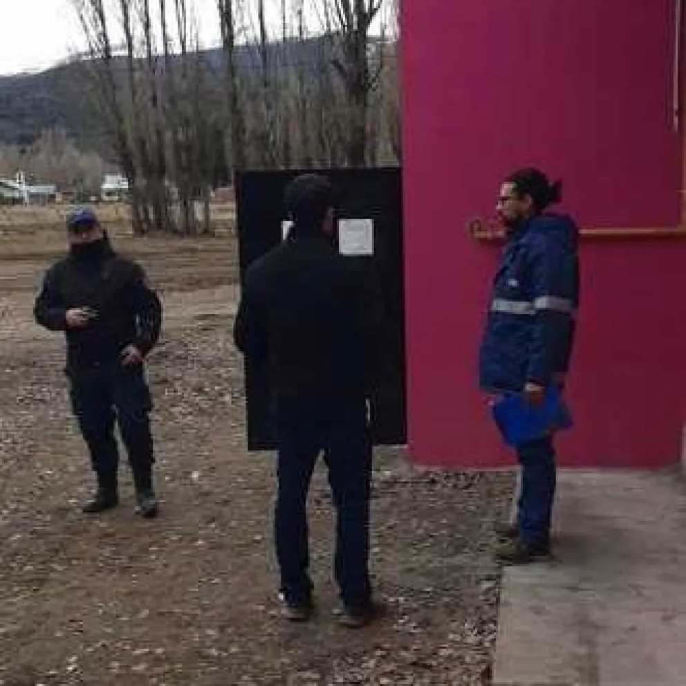 Presuntas maniobras para modificar la escena de los hechos en la escuela de El Maitén