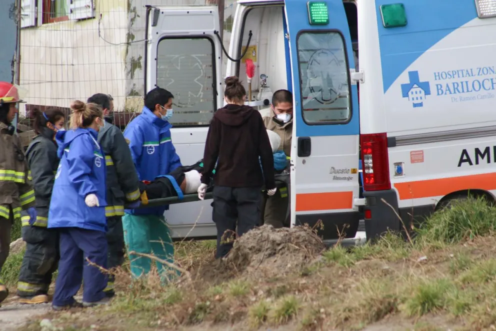 Los dos ocupantes de una moto fueron hospitalizados tras chocar con otro vehículo