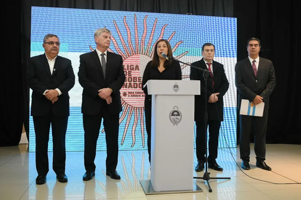 Arabela Carreras participó de la reunión de la Liga de Gobernadores y Gobernadoras