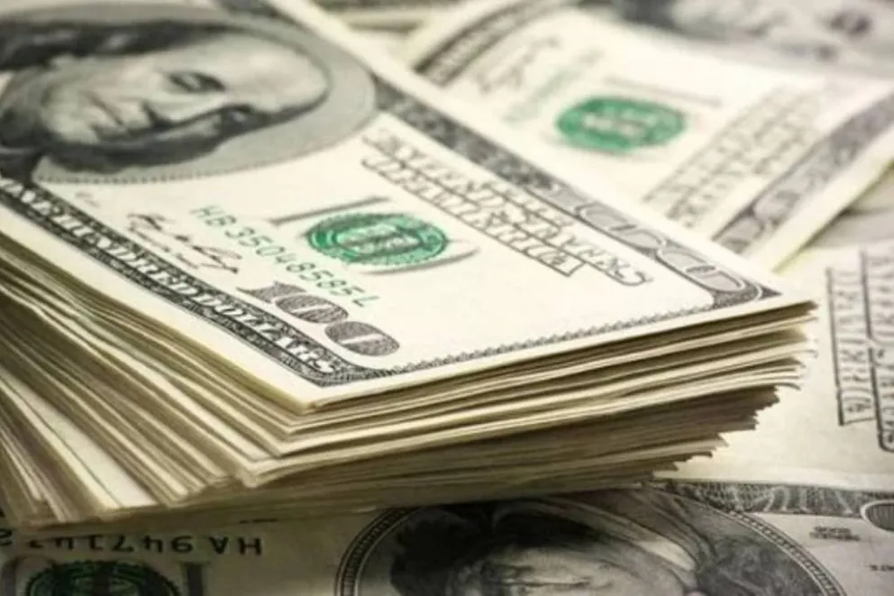El dólar blue marcó un nuevo máximo histórico: a cuánto cerró este viernes