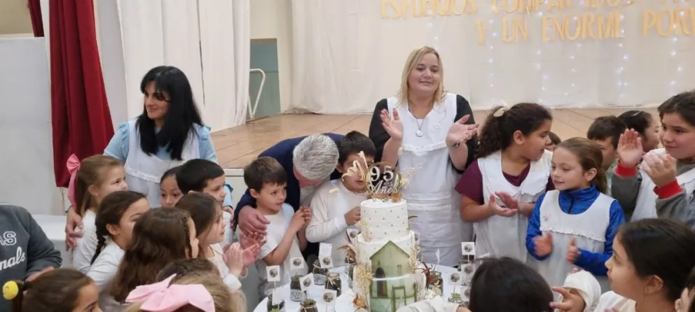 La escuela primaria n°12  "Nuestra Señora del Carmen" festejó su 95 aniversario