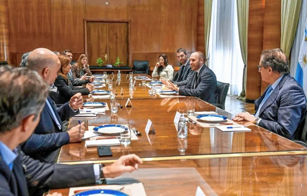 El Gobierno busca apoyo empresario para frenar la aceleración de la inflación