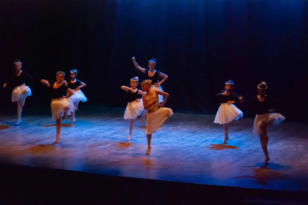 No alcanzaron las manos para aplaudir la muestra de “Danzas Maera’s”