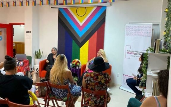 La primera biblioteca LGBTIQ+ de Nueva York lleva el nombre de la argentina Belén Correa