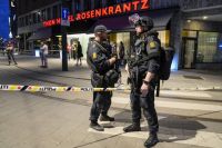 Un tiroteo dejó dos muertos y 21 heridos en un bar gay de Oslo e investigan un ataque terrorista